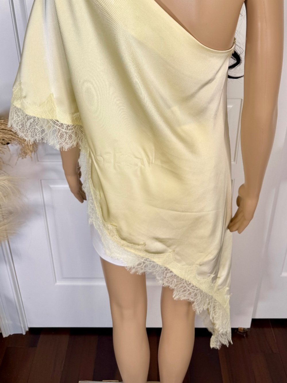ASYMMETRICAL ONE SLEEVE LACE TRIM LIGHT YELLOW TOP - NWT - Picture 9 of 14